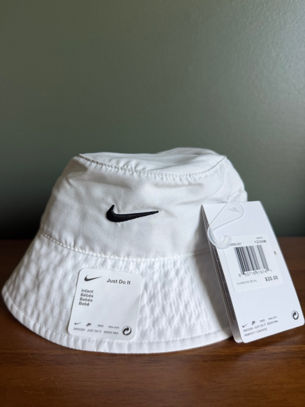 Nike White Kids Bucket Hat with Black Swoosh - 12-24 Months - NWT